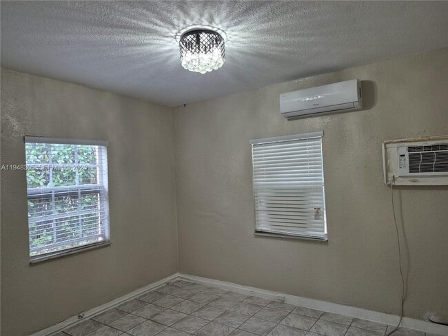 Building Photo - 28 NE 49th St