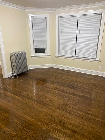 Building Photo - 7431 S King Dr