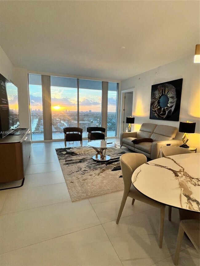 Building Photo - 153 N Seabreeze Blvd