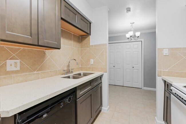 Building Photo - Don’t Miss Out | Inquire for Current Move-...