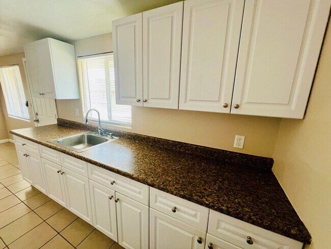 Building Photo - 411