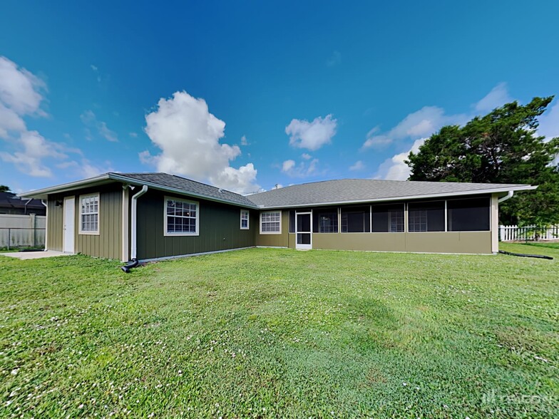 Building Photo - 3598 N Biscayne Dr