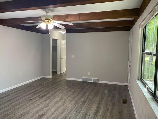 Building Photo - 669 W Main St