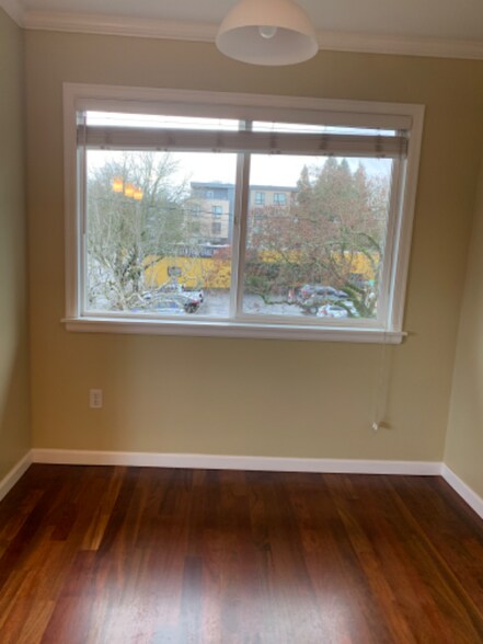 Building Photo - 1505 SE 22nd Ave