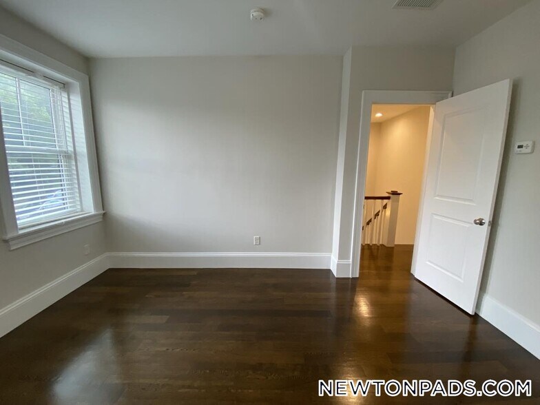 Building Photo - 2044 Beacon St