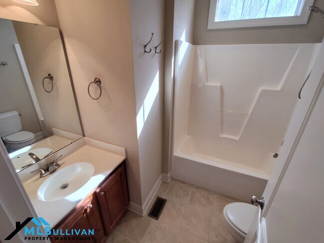 Building Photo - 279 Weaver Ridge Rd