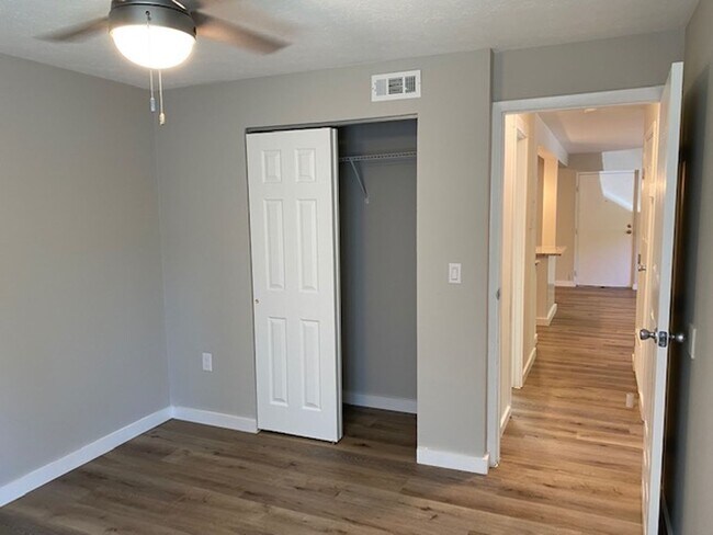 Building Photo - 5617 Happy Hollow Rd