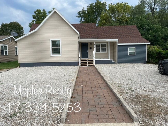 Primary Photo - 3 Bedroom, 2 Bath Home in Downtown Branson...