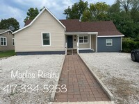 Building Photo - 3 Bedroom, 2 Bath Home in Downtown Branson...