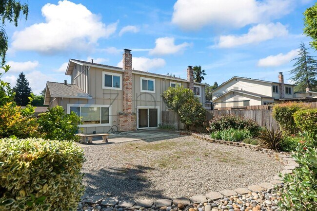 Building Photo - 2472 Camino de Jugar