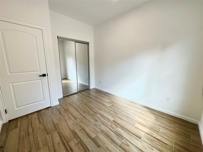 Building Photo - 11557 Persimmon St