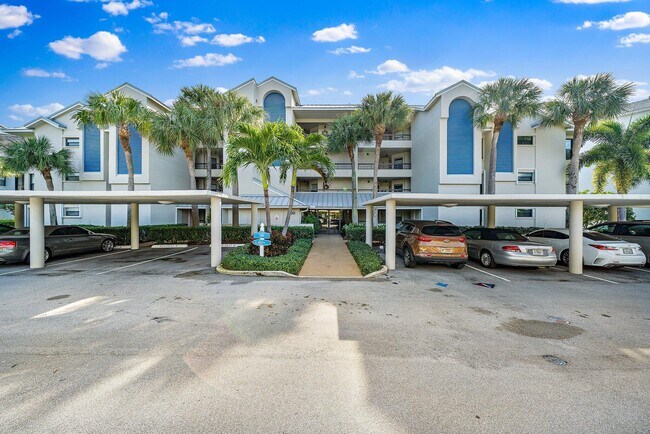 Building Photo - 243 Bay Colony Dr N