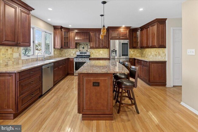 Building Photo - 7 Redwood Ct