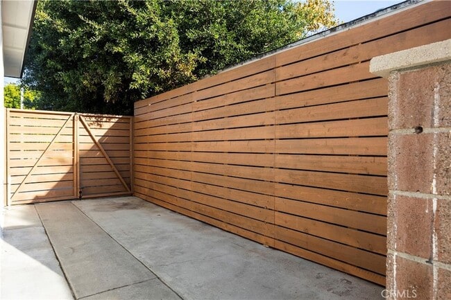 Building Photo - 15271 Yorkshire Ln