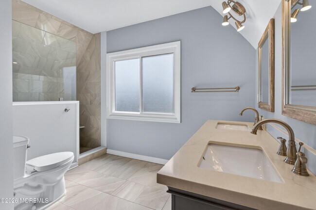 Building Photo - 13 Clearwater Way