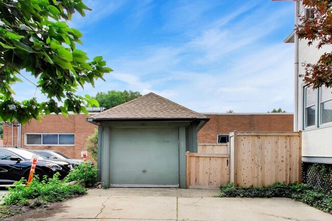 Building Photo - 2611 Eastwood Ave