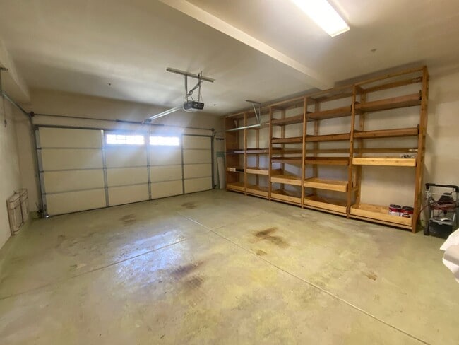 Building Photo - *Move in Special*2 story 4 Bedroom Home located in Amber Woods Community