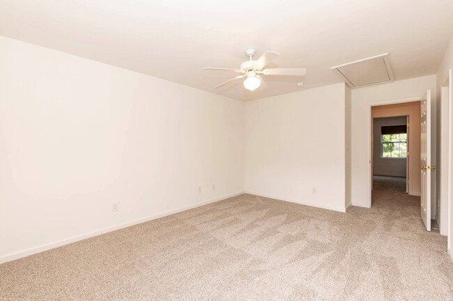 Building Photo - Three Bedroom Home!