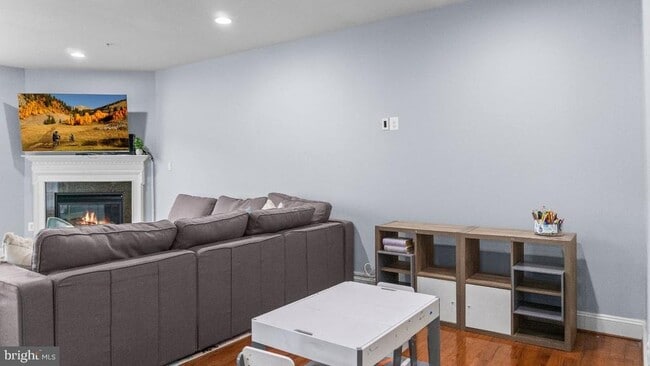 Building Photo - 132 Liriope Place
