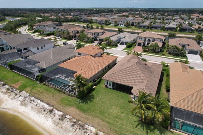 Building Photo - ** STONECREEK ** 3 BED + DEN / 3.5 BATH - ...