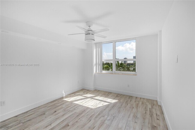 Building Photo - 19501 W Country Club Dr