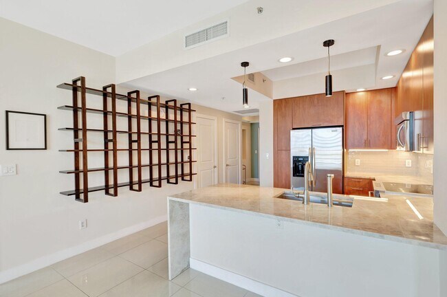 Building Photo - 315 NE 3rd Ave