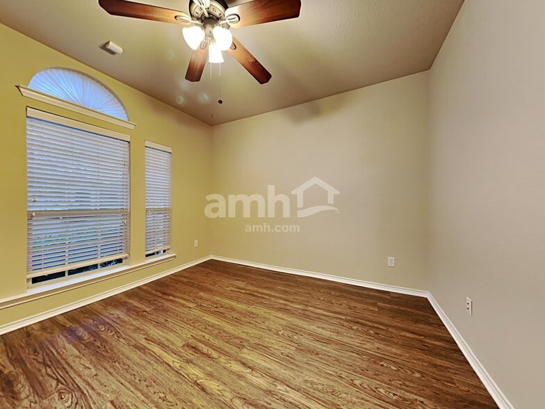 Building Photo - 4525 Lacewood Dr