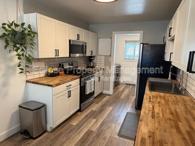 Building Photo - 464 Tara Dr