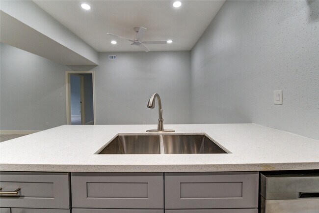 Building Photo - 11711 Memorial Dr