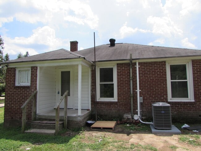 Building Photo - Charming 2 Bed/ 1 Bath Brick Ranch - Located in China Grove - Move in Ready - Large Lot