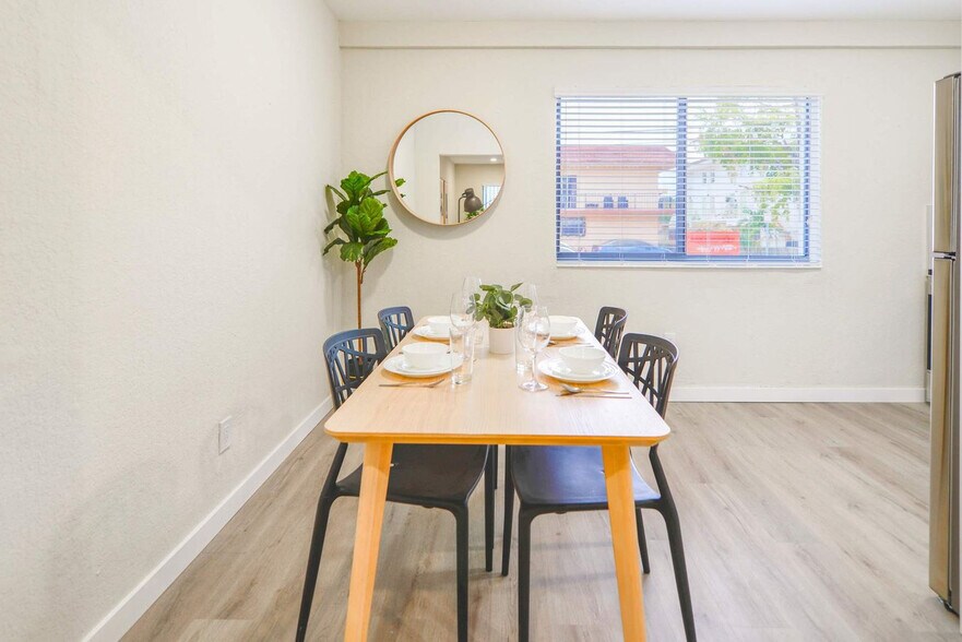 Building Photo - 700 SW 11th Ave