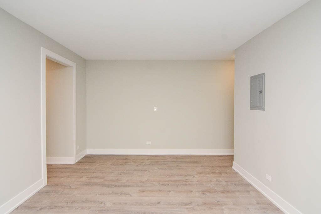 Building Photo - 447 W Surf St