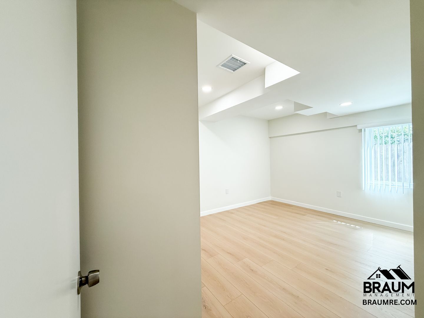 Building Photo - 15634 Leadwell St