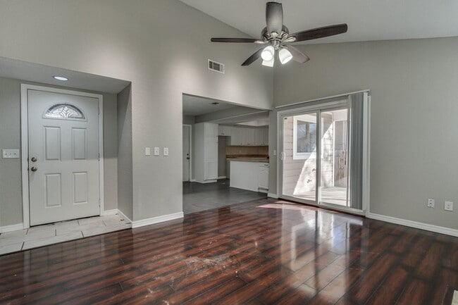 Building Photo - Three bed/two bath home near Kilpatrick turnpike