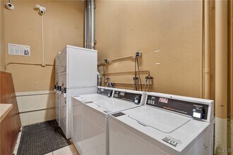 Building Photo - 319-25 N Salina St