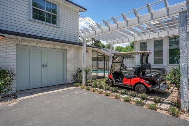 Building Photo - 1099 Grove Ave