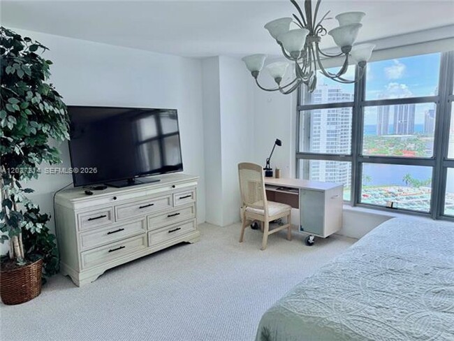 Building Photo - 3500 Mystic Pointe Dr