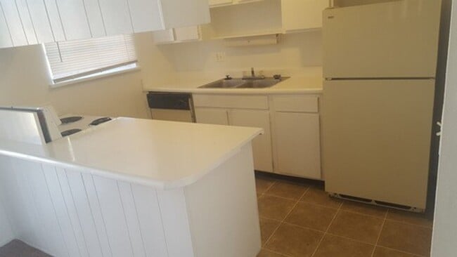 Building Photo - Grove Park One bedroom condo