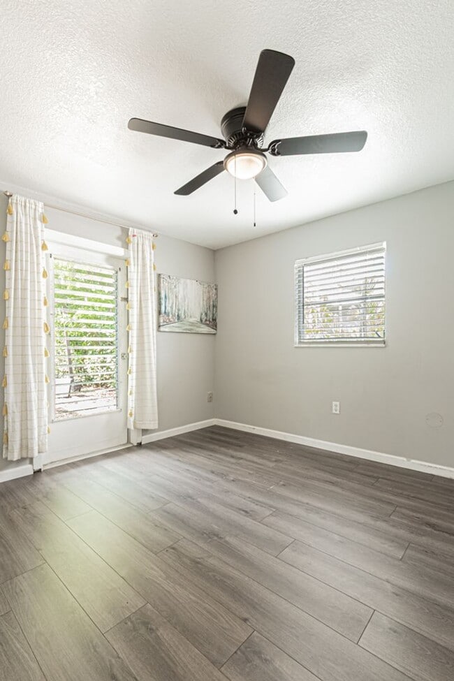 Building Photo - Pet-Friendly Home with Private Pool in Des...