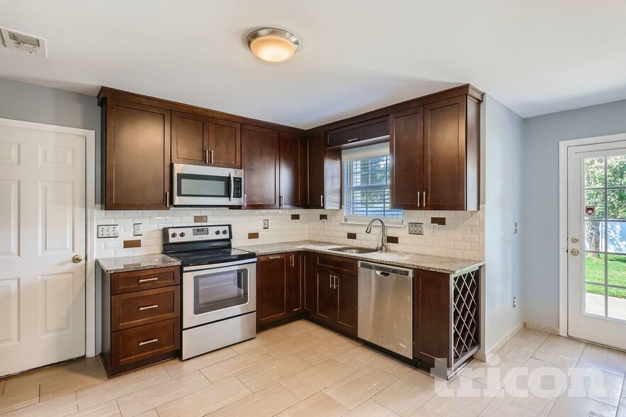 Building Photo - 149 Red Tip Ln