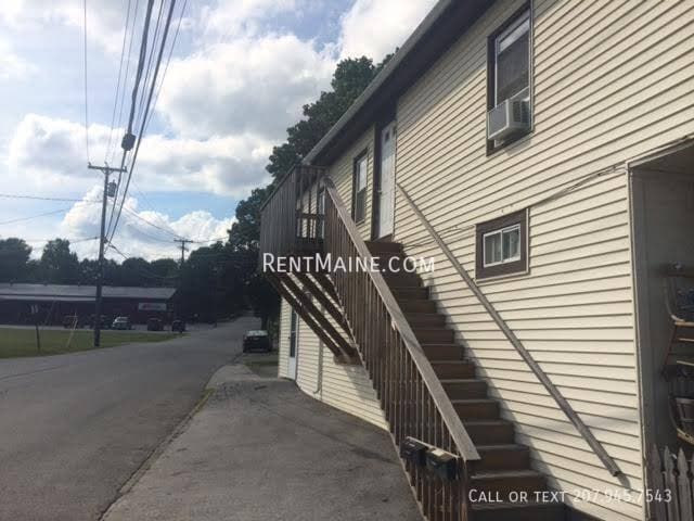 Building Photo - 703 Main St