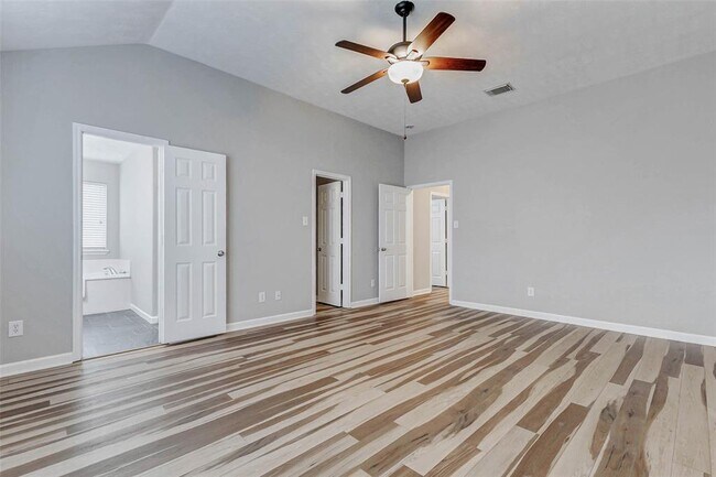 Building Photo - 18455 Sunrise Pines Dr