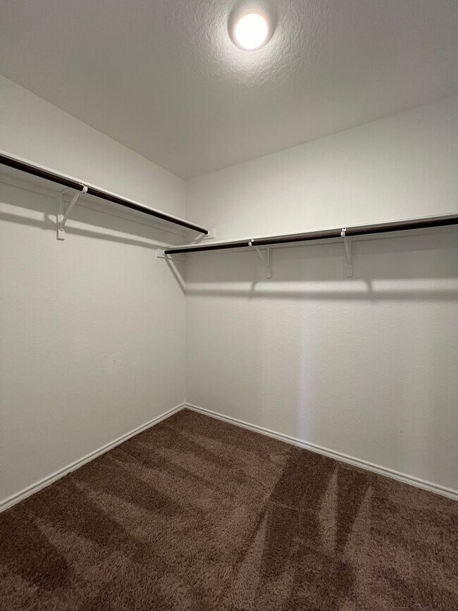 Building Photo - NEW AND VERY AFFORDABLE 4BDRM HOME IN LOND...
