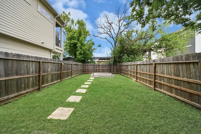 Building Photo - 4415 Hershe St