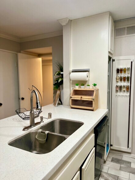 Building Photo - 24518 Nicklaus Dr