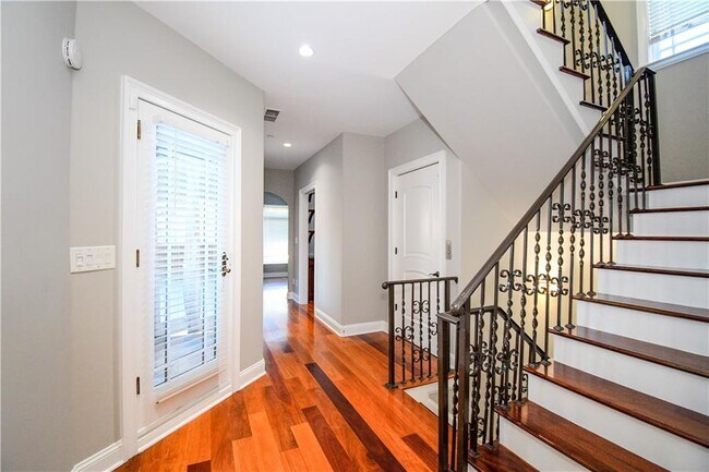 Building Photo - 4 Prichard Way NE