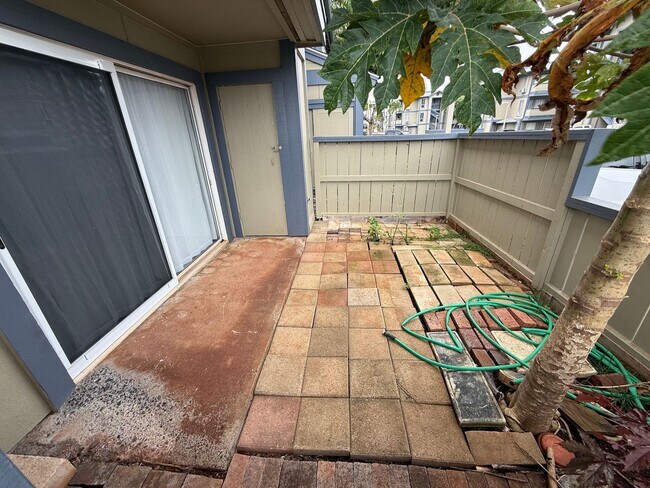 Building Photo - 91-214-214 Hanapouli Cir