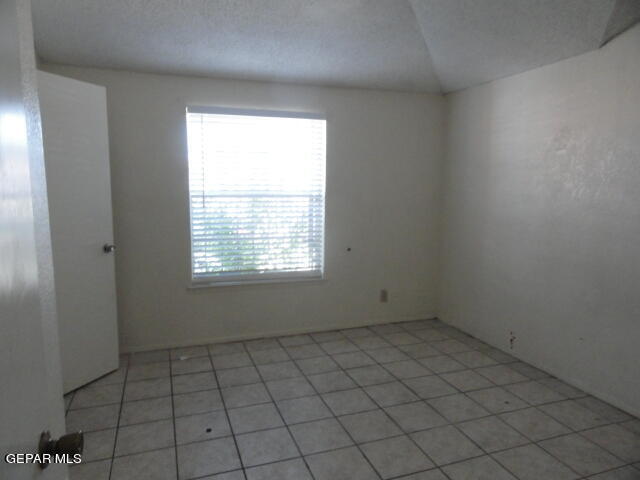 Building Photo - 606 White Cliffs Dr