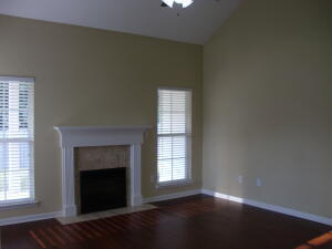 Building Photo - 3631 Mossland Dr