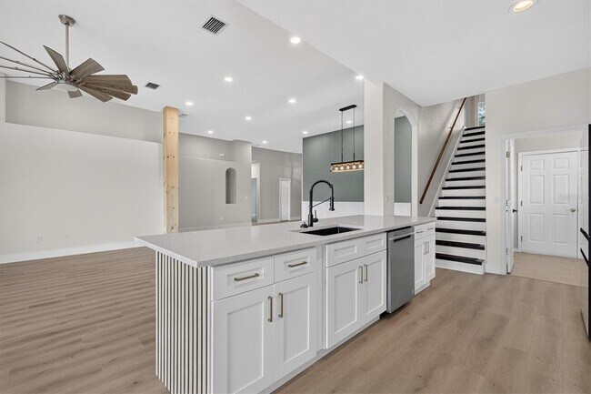 Building Photo - 10725 Banfield Dr
